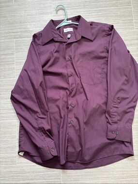 Van Heusen Men's Long-Sleeve Button-Up Shirt in Plum
